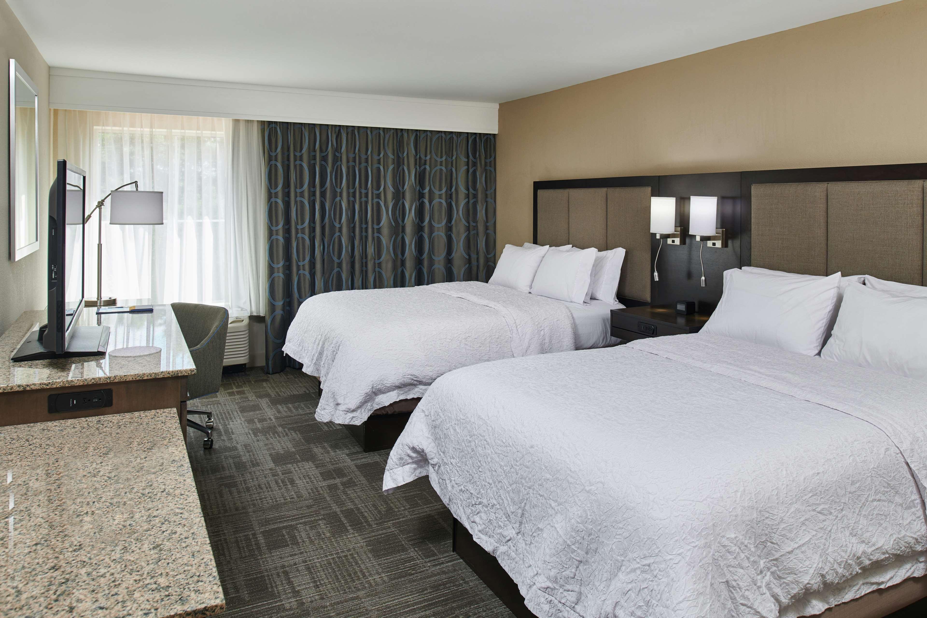 Hampton Inn & Suites Chapel Hill/Durham Экстерьер фото