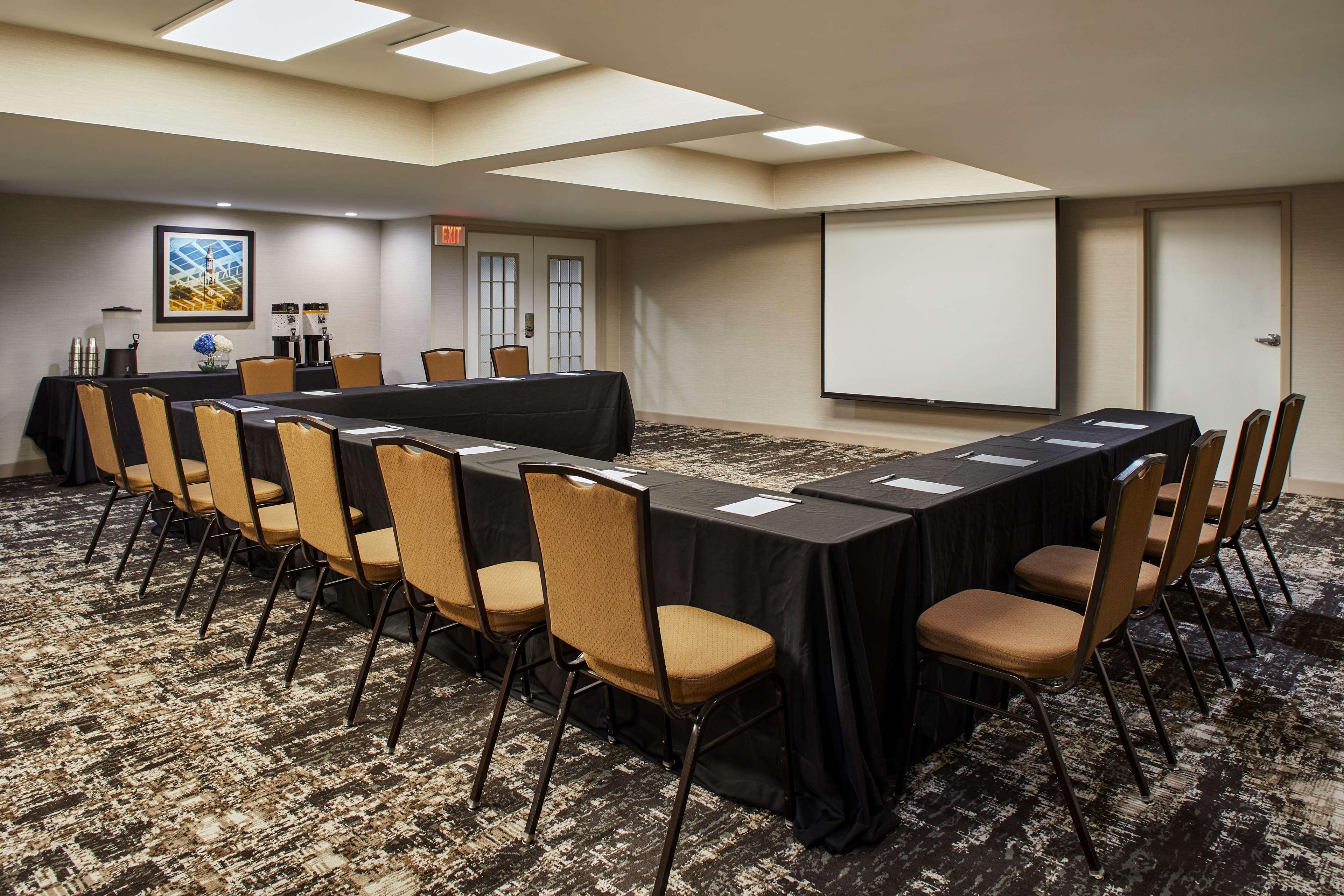 Hampton Inn & Suites Chapel Hill/Durham Экстерьер фото