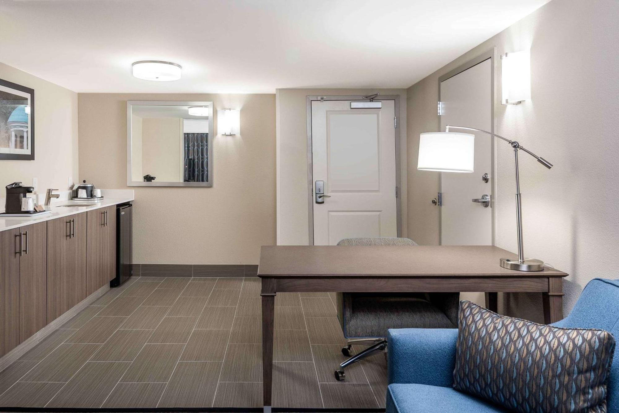 Hampton Inn & Suites Chapel Hill/Durham Экстерьер фото