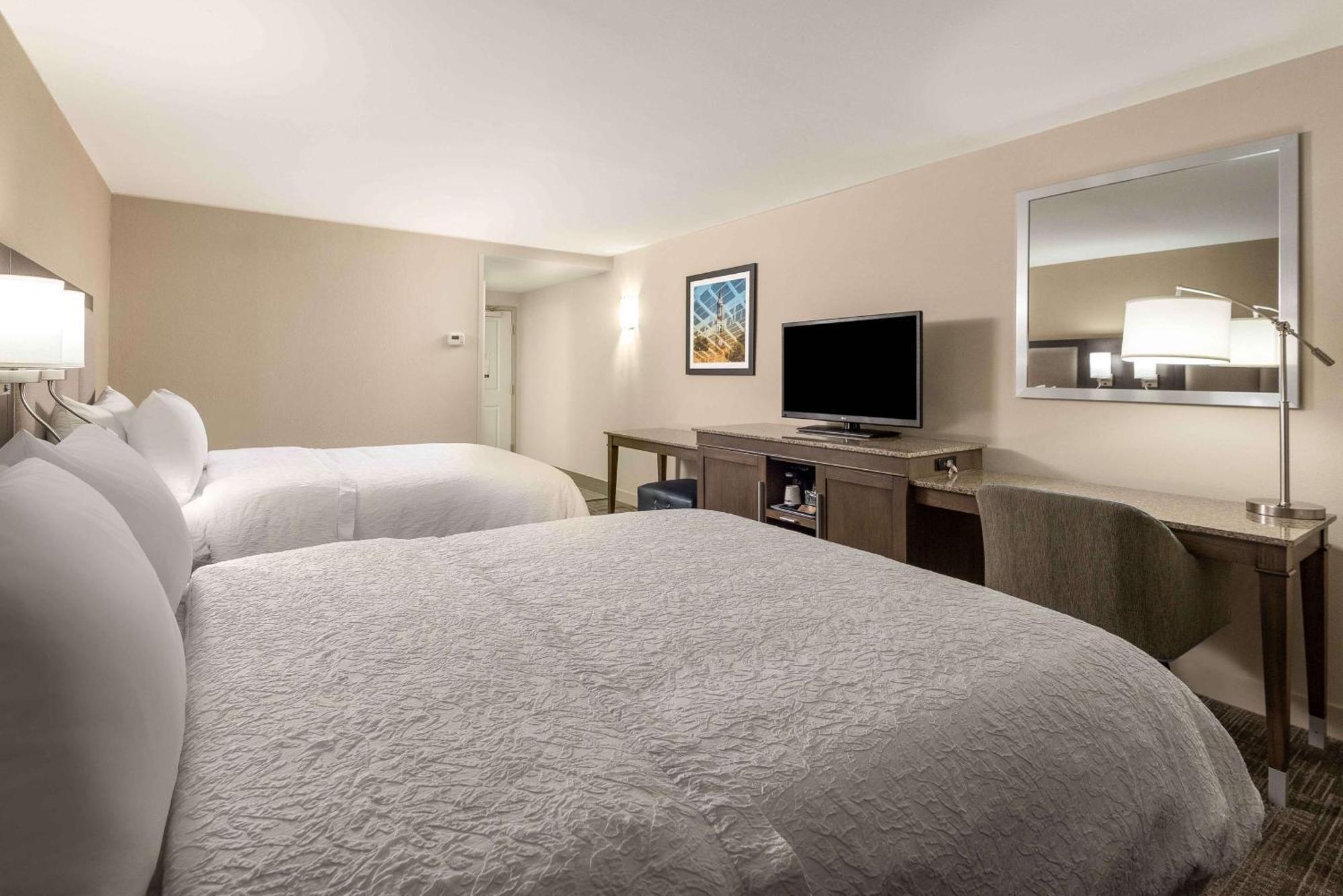 Hampton Inn & Suites Chapel Hill/Durham Экстерьер фото