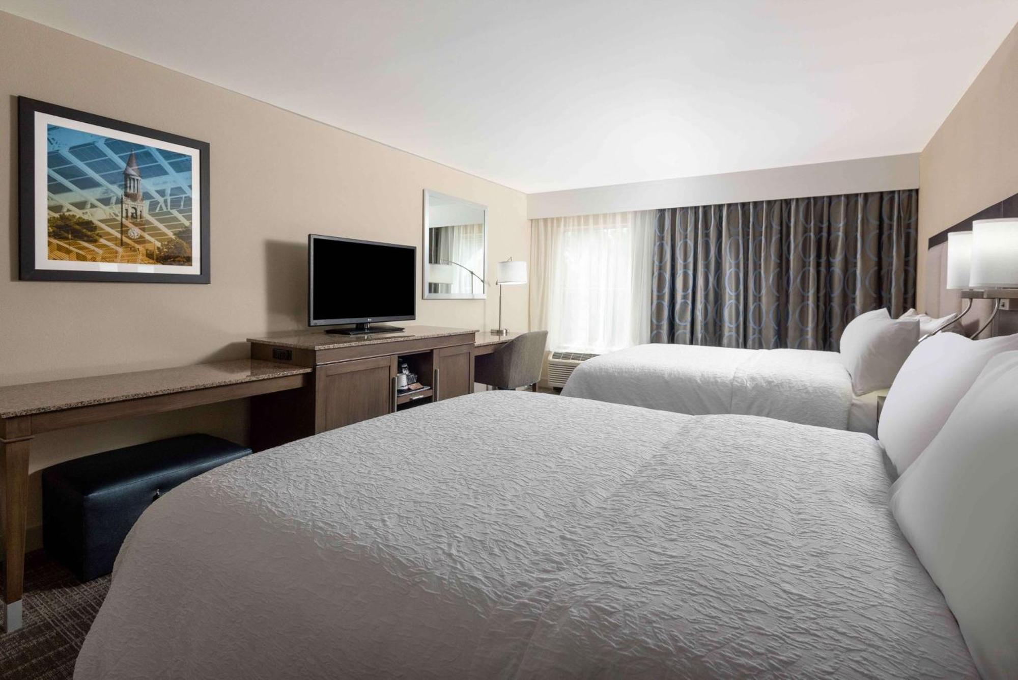 Hampton Inn & Suites Chapel Hill/Durham Экстерьер фото