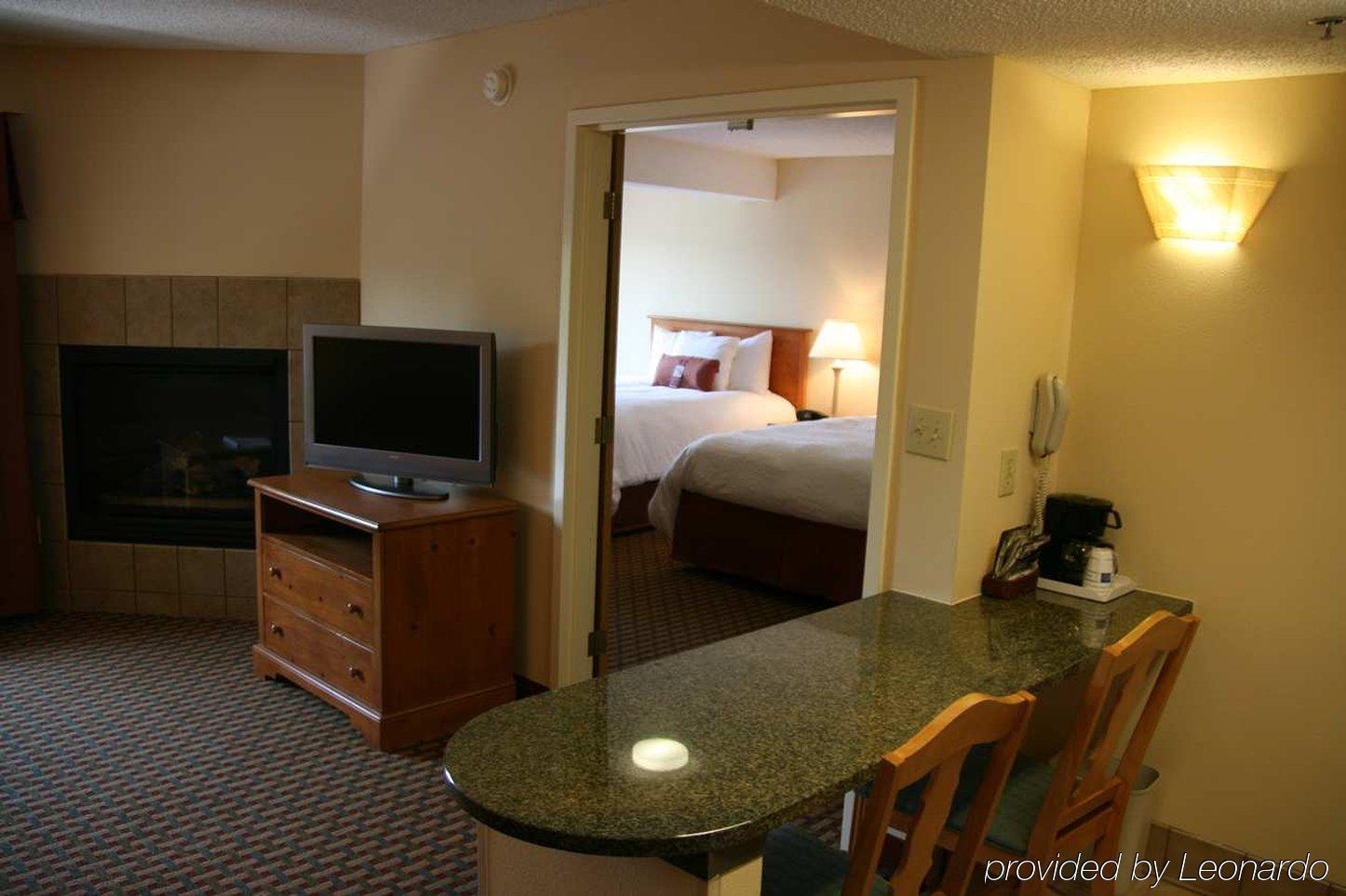 Hampton Inn & Suites Chapel Hill/Durham Номер фото